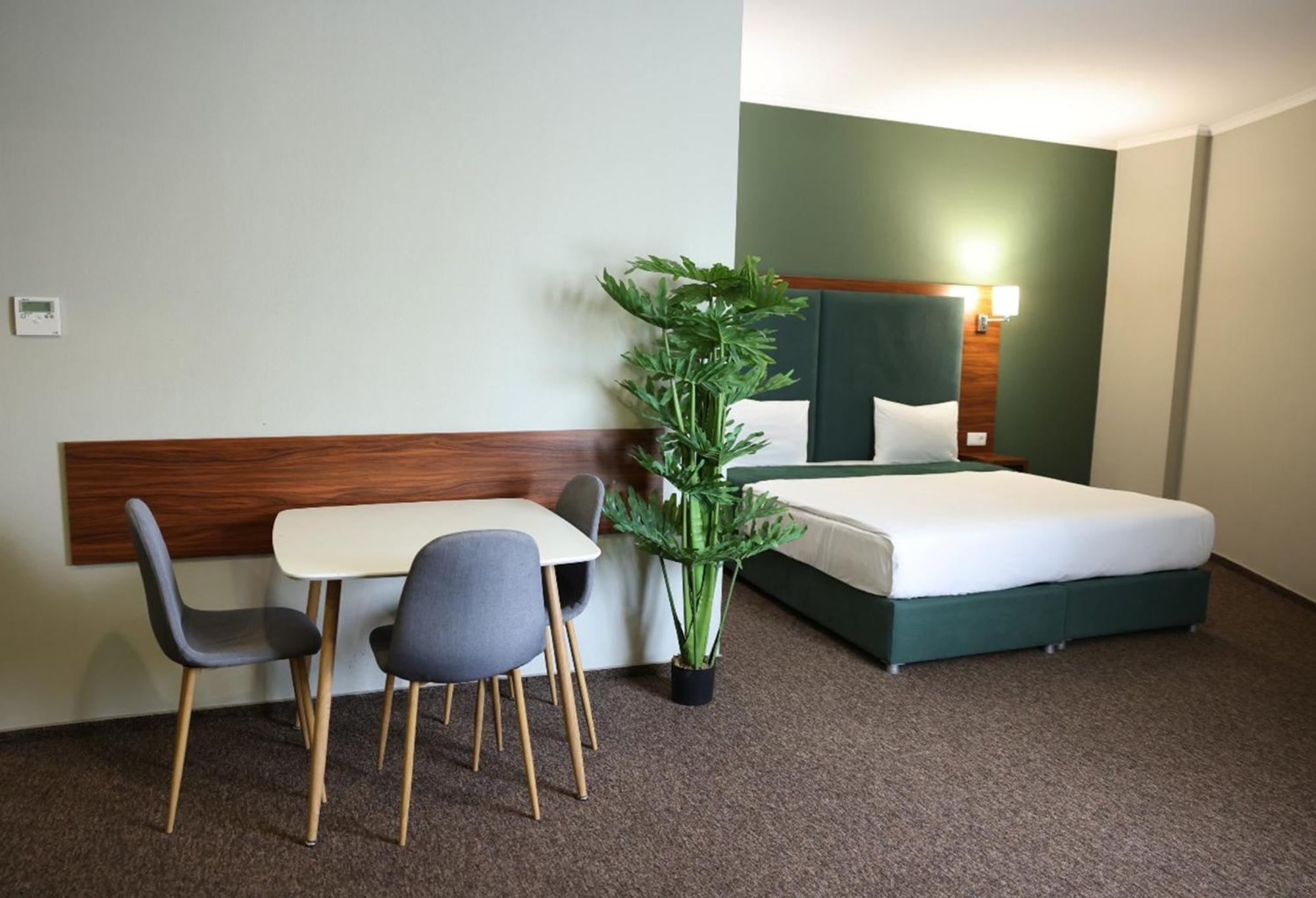Green Tower Hotel Tbilisi Bagian luar foto