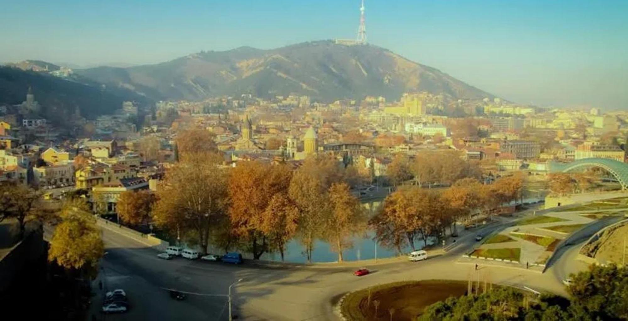 Green Tower Hotel Tbilisi Bagian luar foto