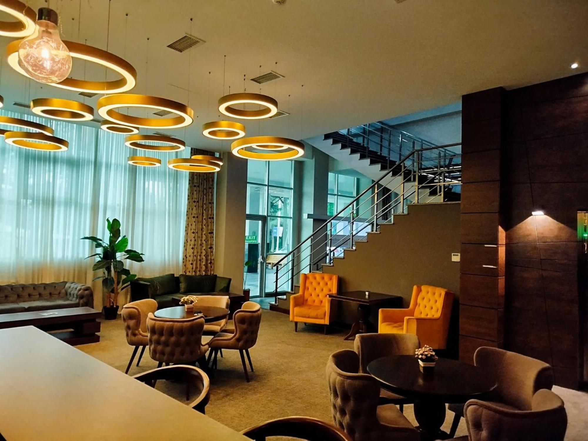 Green Tower Hotel Tbilisi Bagian luar foto