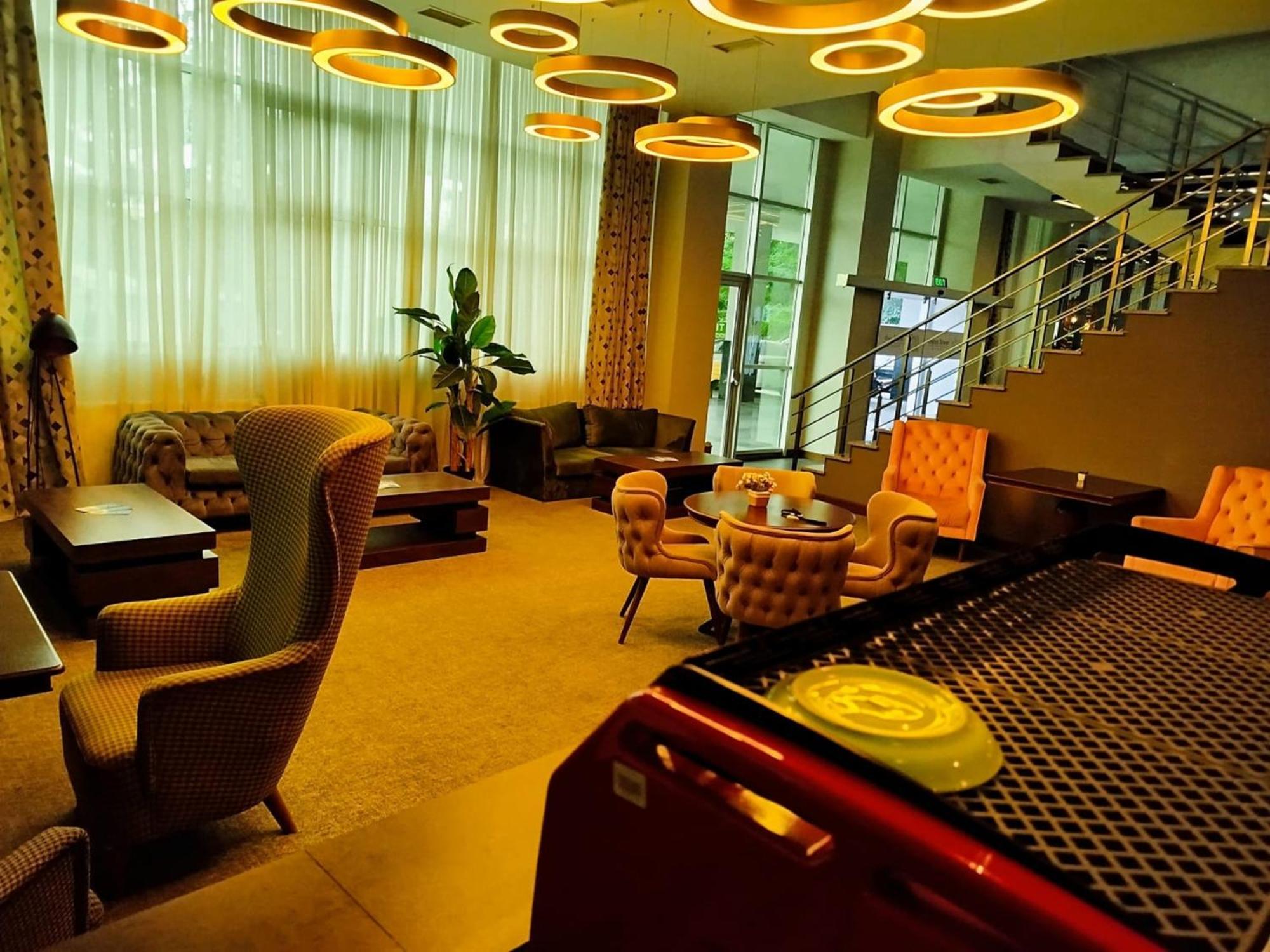 Green Tower Hotel Tbilisi Bagian luar foto