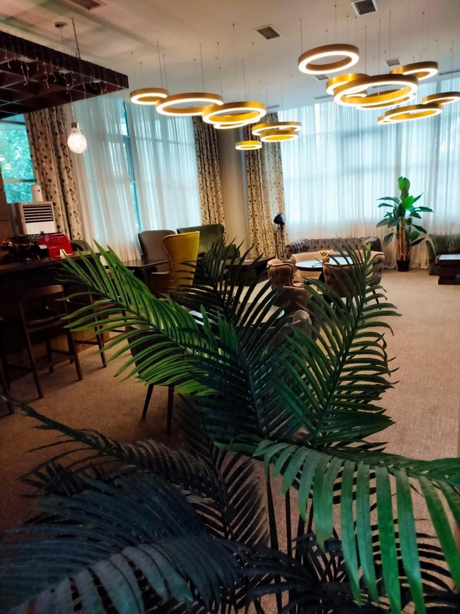 Green Tower Hotel Tbilisi Bagian luar foto