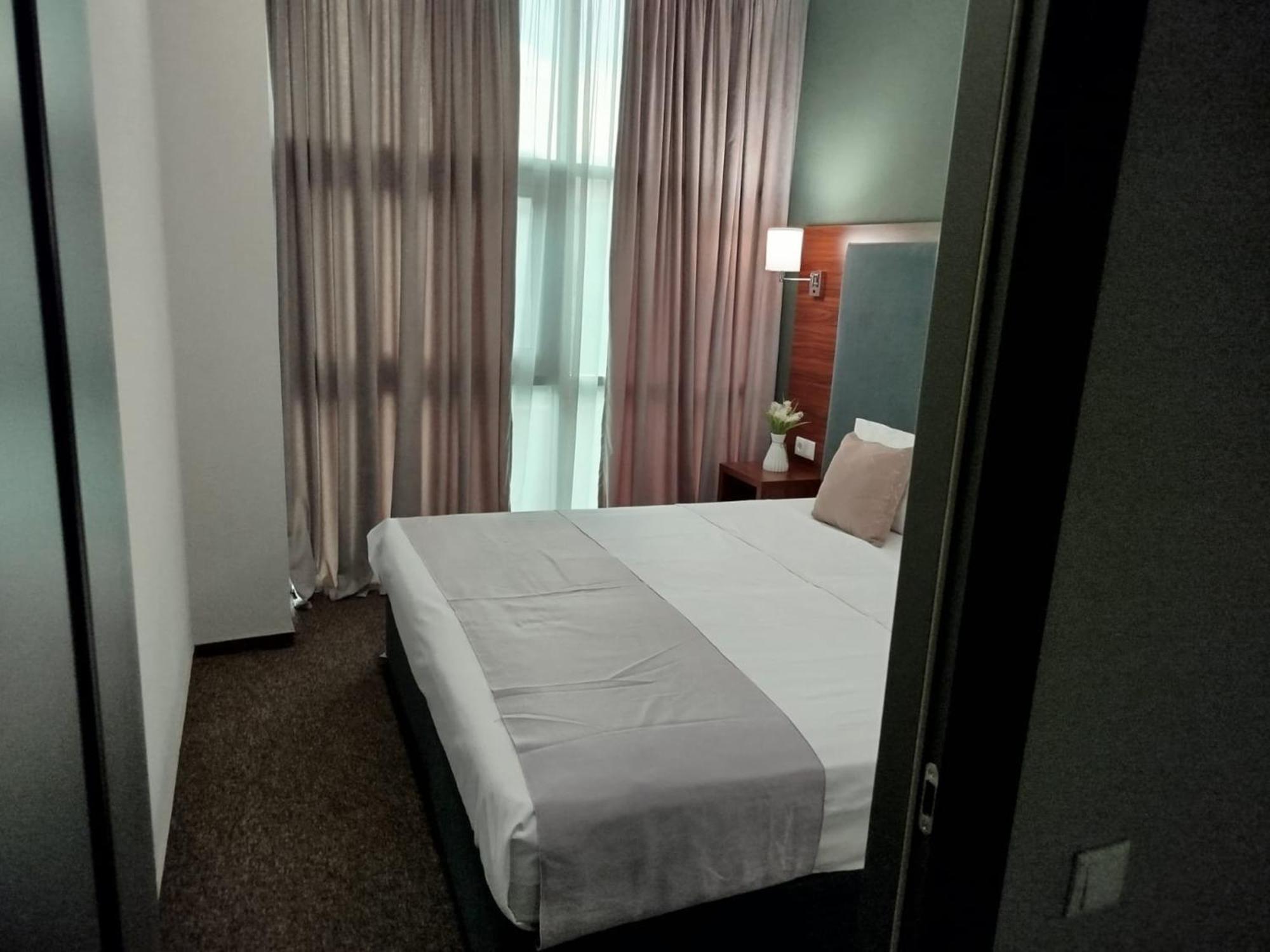 Green Tower Hotel Tbilisi Bagian luar foto