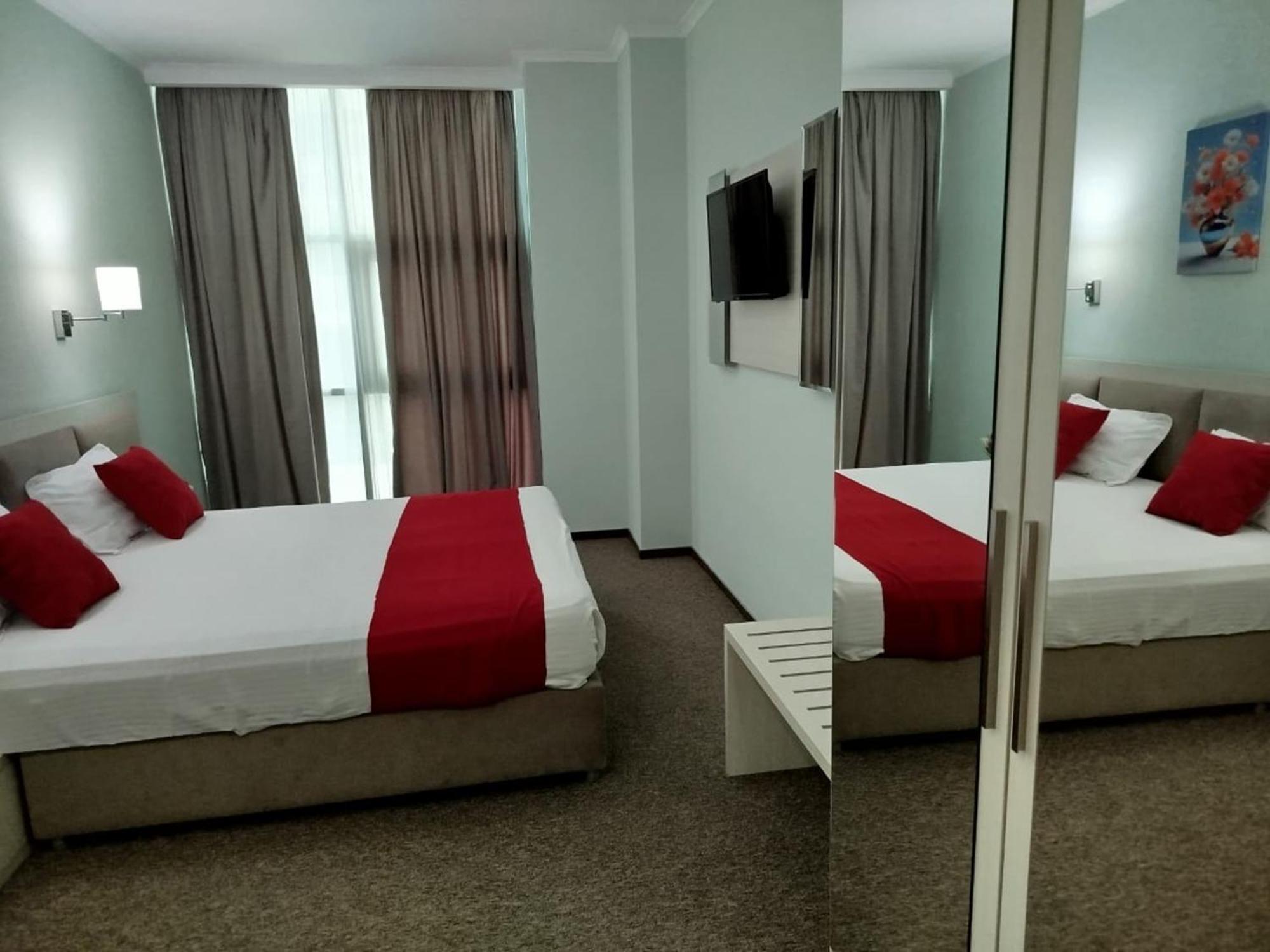 Green Tower Hotel Tbilisi Bagian luar foto